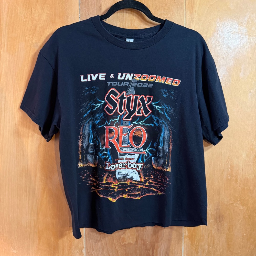 Styx REO Speedwagon Loverboy Live & Unzoomed Tour 2022 Cropped T-Shirt Large